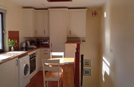 The Snug a cosy, quirky detached cottage with sea views - Foto 2