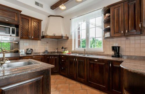 Villa Ivona, a luxurious villa minutes from the sea - Foto 30