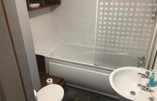 Stylish Historic Apartment - Sleeps 3 & Parking - Photo 17