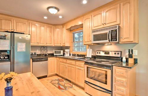 A Bit of Heaven Cabin Less Than 13 Miles from Boone! - Foto 8