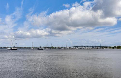 Waterfront Stuart Oasis with Hot Tub and Dock! - Foto 29