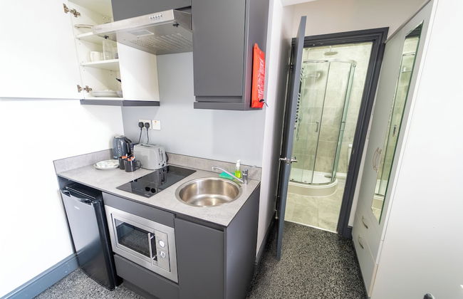 Impeccable 1-bed Studio in Birmingham - Photo 4