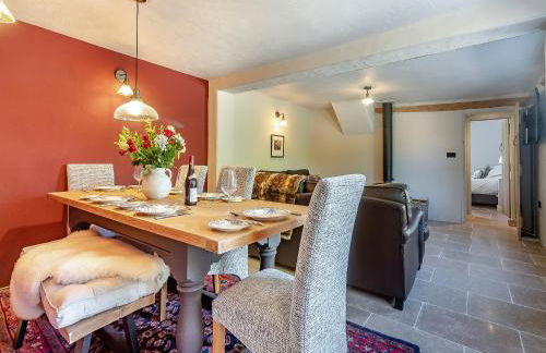 Queens Barn - Photo 6