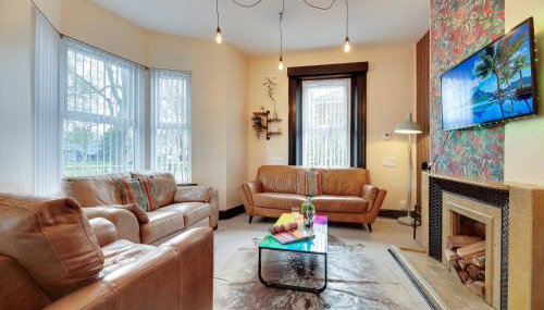 Newcastle CITY APT5,FREE STREET PARKING,4 BEDROOM HOUSE WITH 2 FULL BATHROOM AND KITCHEN,ALL ROOMS WITH TVs,7 BEDS,NETFLIX - Foto 1