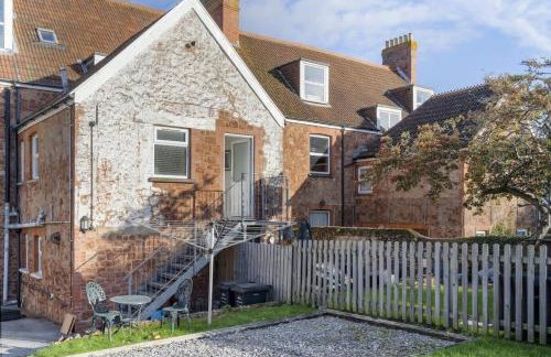 Bright Apartment w Parking & Distant Sea Views - Foto 24