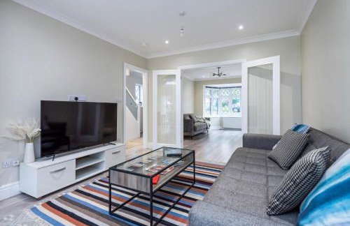 A wonderful and spacious house in a charming road - Photo 3