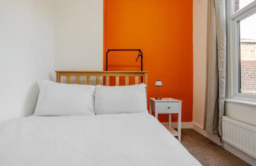 Exotic 4BD, Etihad, Coop Arena - TV in all Rooms and Outdoor Dining - Foto 6