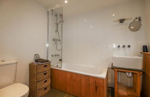 Coombe Barn - Photo 22