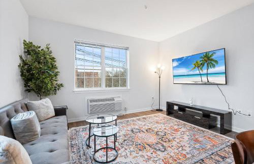 Modern 2BR 2BA Condo Sleeps 8 with Gym Laundry 20 Min to NYC - Foto 1