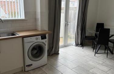 Home and Away Washington, close to Nissan, Penshaw Monument, and A1 A19 - Foto 4