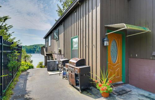Lakefront Queensbury Home Kayaks and Boat Dock - Foto 28