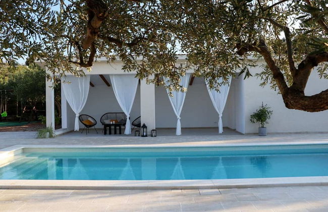 Secluded Oasis With Pool, Outdoor Kitchen, & Landscaped Terraces - Foto 29