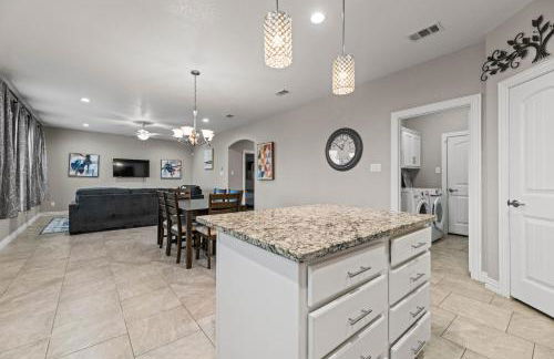 Spacious Grand Prairie Getaway - Foto 12