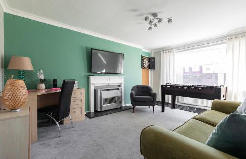 Clicketts - 3-Bedroom, Full Entire House, Sleeps 6 guests, Free wifi, Street Parking, Smart TV, Basildon, Essex London - Foto 42