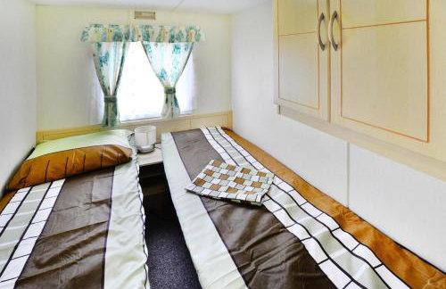 Cottage by Ostrowieckie Lake with Private Beach - Foto 8