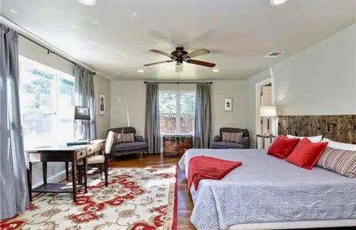 Private Pool & Hot Tub! Charming Hill Country Home Minutes to Wineries/Shops! - Foto 13