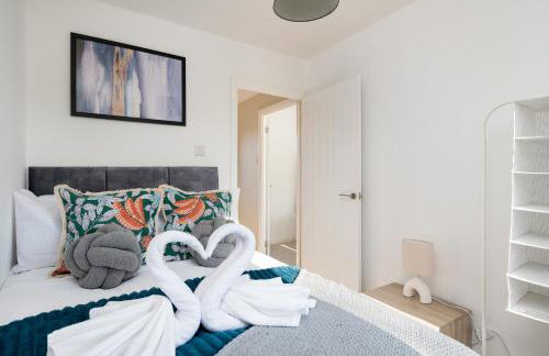 Large 5BR Home - Ideal for Contractors - Parking Available - Photo 10