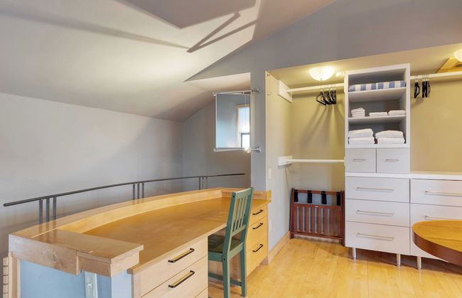 Deck Views, Fire Pit, Pool, 3 Mins to Beach Madrona Tree Retreat by Avantstay - Foto 26