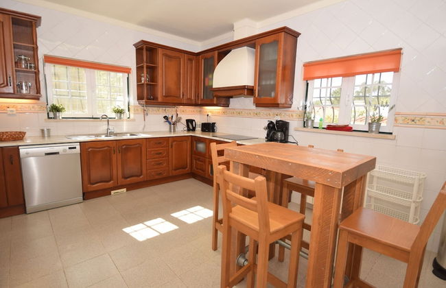 Family Retreat With Pool; Caldas da Rainha - Photo 10