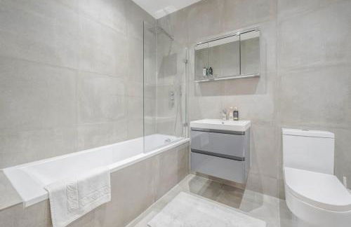 Stylish 3-floor 3bed home with garden near river - Foto 57