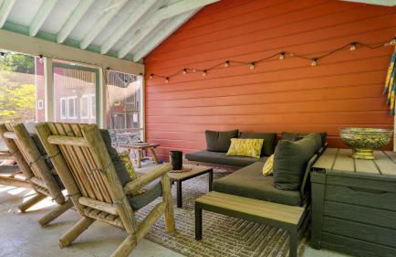 Historic Barn Retreat w Pool Pond Views Longview Pond Lodge by AvantStay - Foto 48