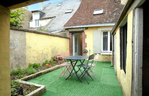 Élégante maison de ville avec cour intérieure, centre de Châteaudun, proche sites touristiques - FR-1-581-115 - Foto 14