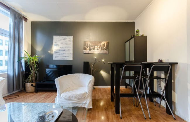 StayPlus Comfy 1BR Apt - Hip Area - Photo 5