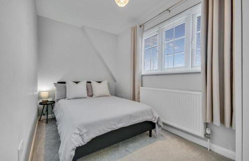 Lovely 2-Bed House with parking - Foto 13