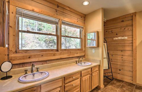 Bring a Pet! Mtn-View Bostic Retreat with Deck - Foto 16