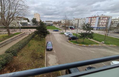 T3 lumineux avec grande terrasse et parking sécurisé - Foto 23