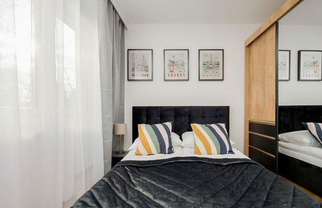 Black & Wooden Apartment by Renters - Foto 8