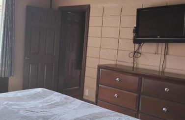 Gated 1 King BR 1 Bath Apt with Full Kitchen 233 - Foto 3