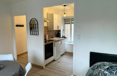 Studio 2ème étage - Centre-ville - Local vélos disponible - Foto 4