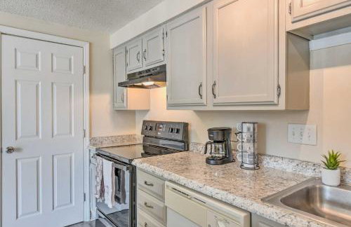 Inviting Charlotte Getaway - Half Mile to UNC! - Foto 20