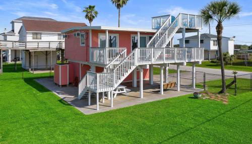 Coastal bungalow with huge yard, comfy deck and close to beach - Foto 3