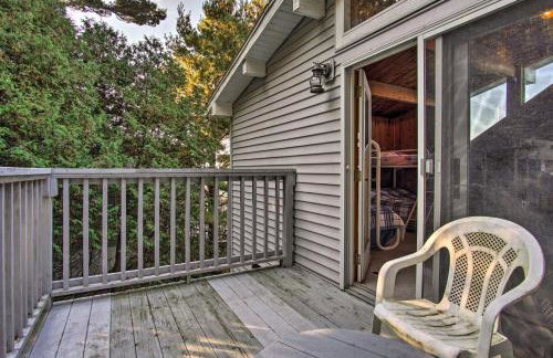 Lakefront Montague Cottage with Deck and Beach! - Foto 17