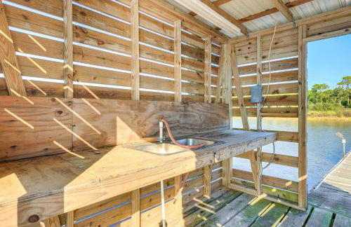 Waterfront Gulf Coast Home with Outdoor Oasis! - Foto 38