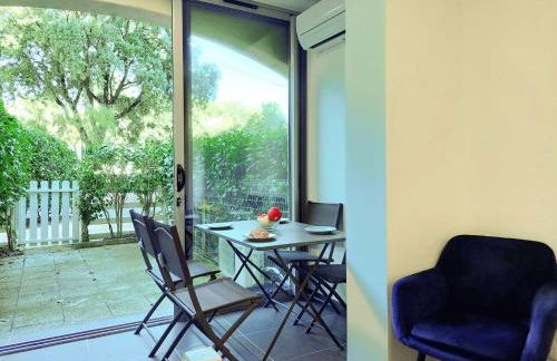 Jardin, terrasse, climatisation, à 5 minutes à pied des plages, commerces et animations - Photo 4