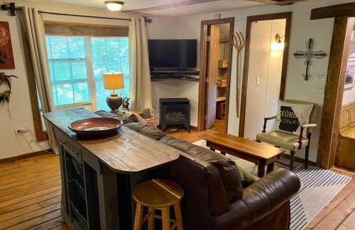 Convenient Cottage-Hot Tub, 4 Minutes to Dahlonega - Foto 10