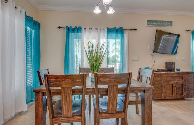 2 Beautiful 4 Bed 3 Bath Pool Home w Free Dock - Foto 14