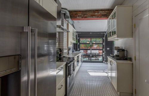 Chic Home with King Bed and Fire Pit - Foto 2