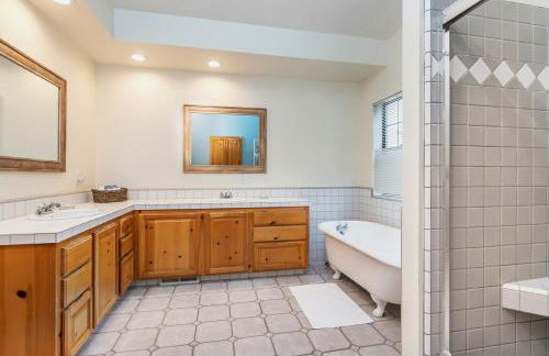 Glen Ellen Stone Retreat - Family Friendly Home - Walk to Town - Foto 14