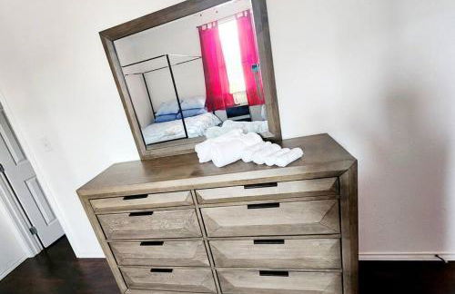 Newly remodeled 5BR 3BA w/pool 16 ppl - Photo 19