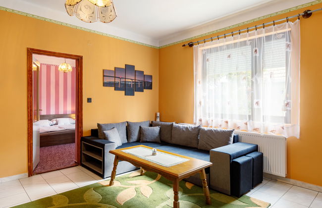 3 bedroom Apartment in Balatonlelle with garden and terrace - Photo 4