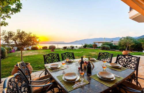 Sunset Paradise - Verga's Utimate Seaview Getaway - Photo 1