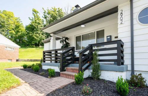 Luxury 5BR Cincinnati, Sleeps 12, Crib, Home Gym, Fenced Backyard - Foto 36