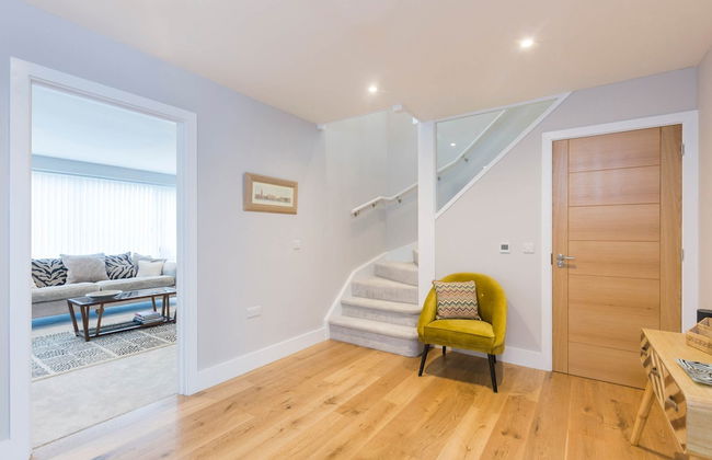 Stylish new Home With Parking - King Beds Garden - Foto 62