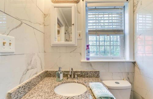 Secluded Newport Getaway with Fire Pit and Grill! - Foto 18