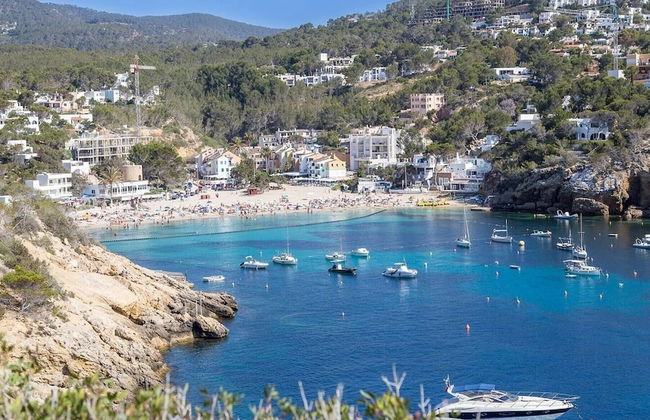 Oceanfront Retreat in Sant Josep de sa Talaia With Shared Pool - Foto 1