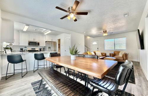 Updated townhouse just minutes from Zion with hot tub - Foto 9